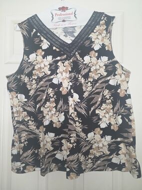 croft & barrow Black Sleeveless Floral V-Neck Tank